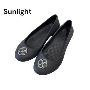Crocs Womens 6 US Gray Ballet Flats With Silver Metal Logo Embellishment